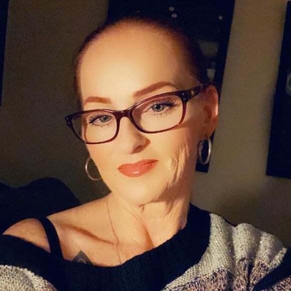 Meet your Posher, Amy - Picture 1 of 2